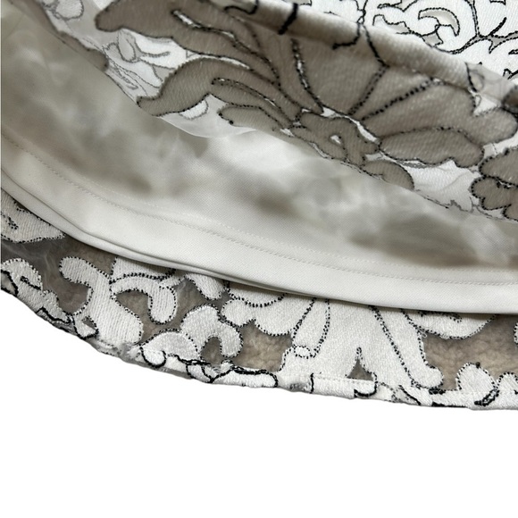 Francesca’s White And Black A-Line Sheer Floral Mini Flare Skirt Size Medium - Picture 12 of 14